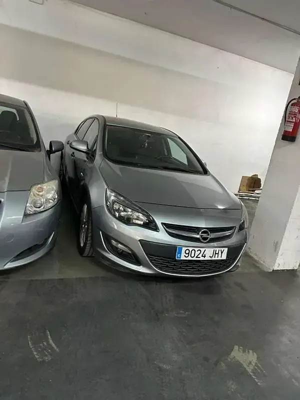 Usado Opel Astra Excellence 110 CV (80 kW) 2015 Gris Utilitario