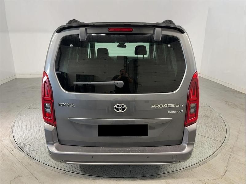 Usado Toyota Proace Verso Active 100 kW (136 CV) 2023 Gris Familiar