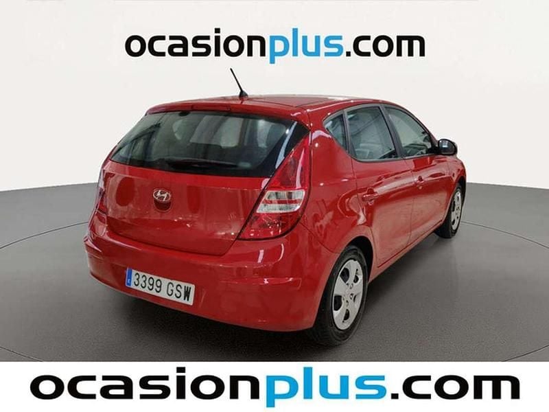 Usado Hyundai i30 Comfort 109 CV (80 kW) 2010 Rojo Utilitario