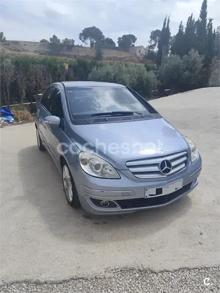 Usado Mercedes B200 140 CV (102 kW) 2006 Gris / plata Monovolumen