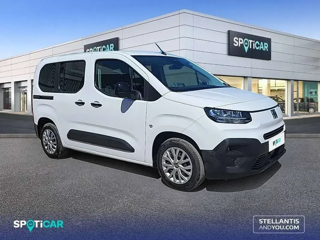 Usado Fiat Doblò 101 CV (74 kW) 2025 Blanco Monovolumen