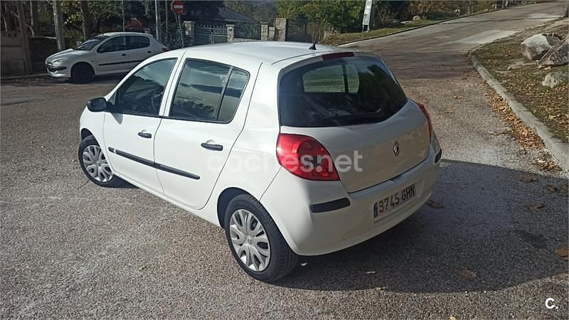 Blanco Usado 2008 Renault Clio II Business Berlina | 4500 € (Precio justo) - Imagen 1/4