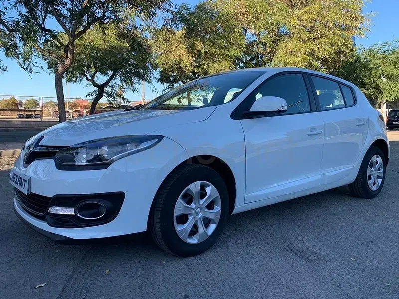 Usado Renault Mégane Intens 90 CV (66 kW) 2016 Blanco Berlina