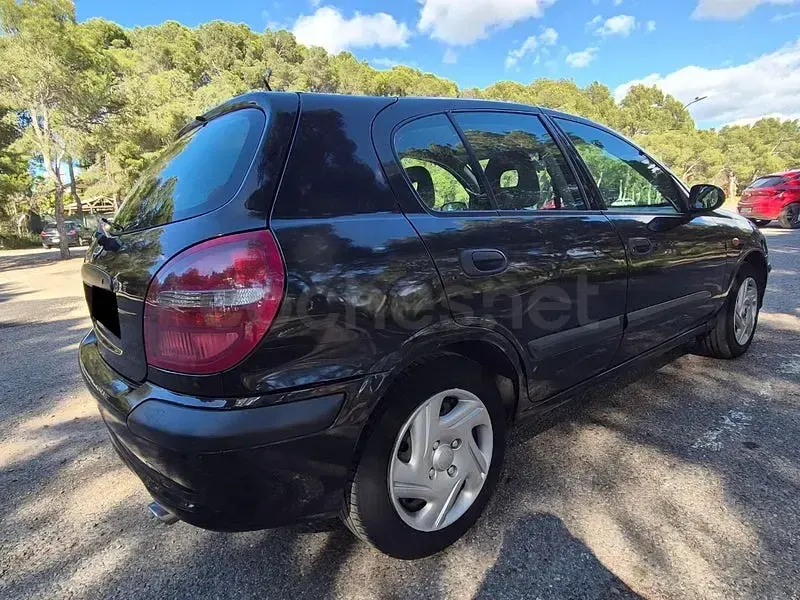 Usado Nissan Almera Comfort 90 CV (66 kW) 2001 Negro Berlina