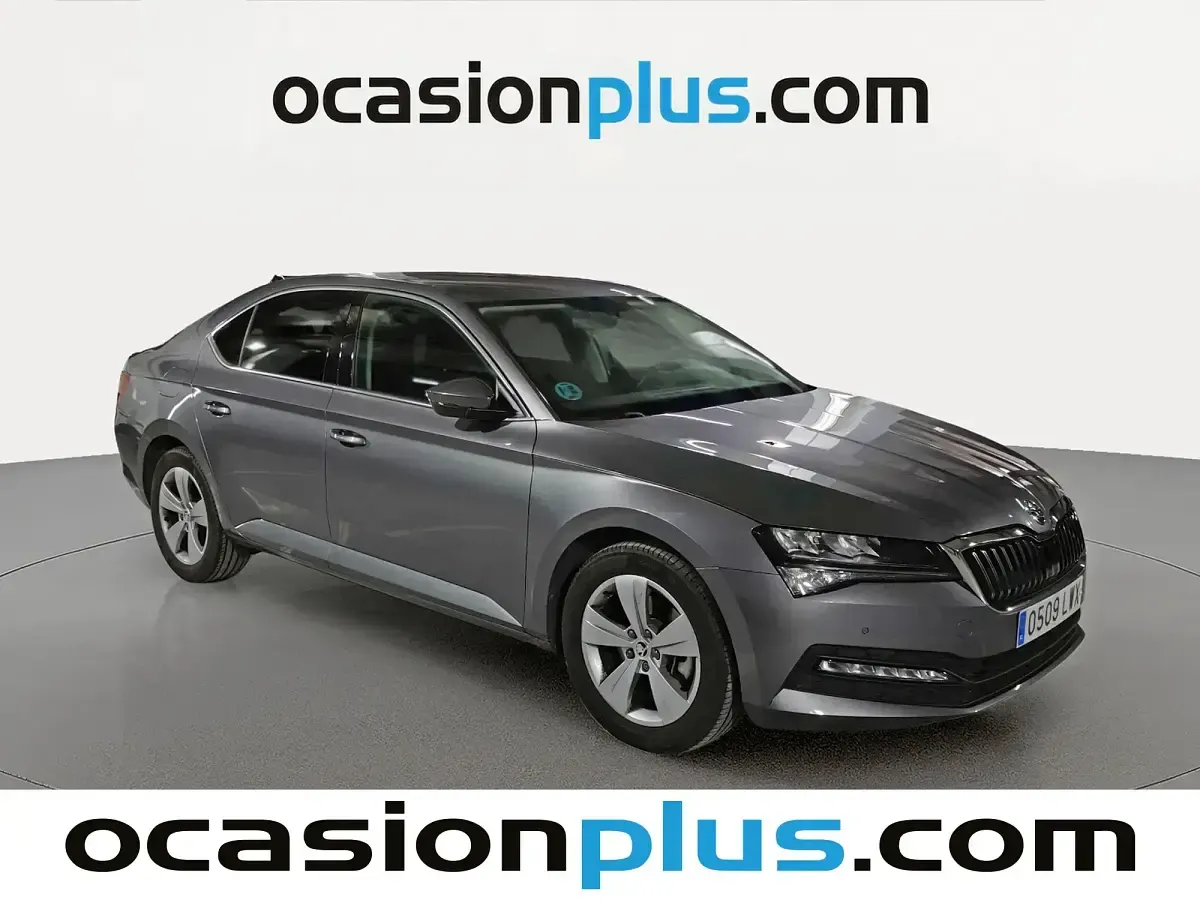 Usado Skoda Superb Ambition 150 HP (110 kW) 2022 Cinzento Sedan