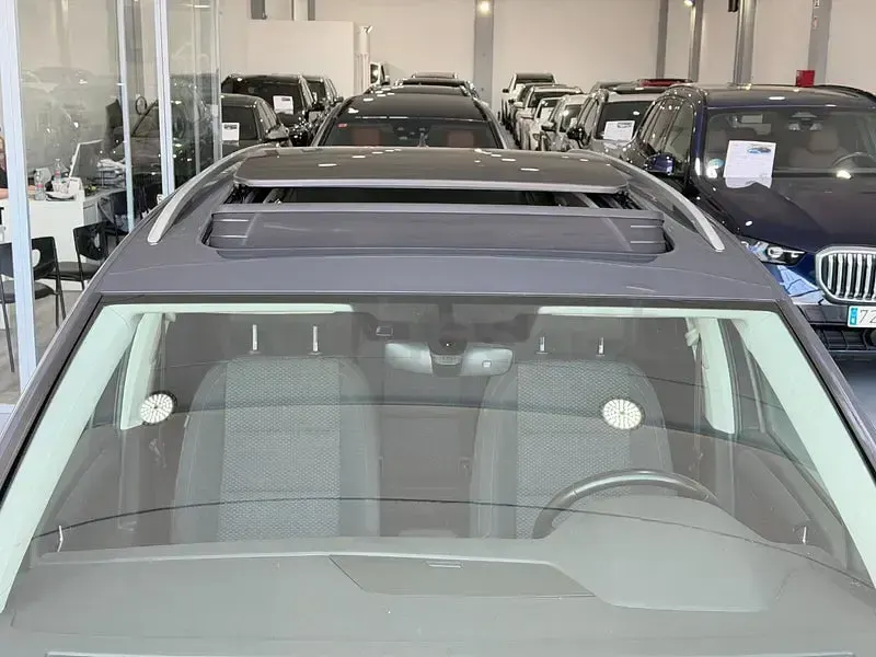 Usado VW Touran Advance 150 CV (110 kW) 2021 Gris / plata Monovolumen