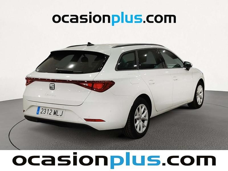 Usado Seat Leon Style 130 CV (95 kW) 2023 Blanco Familiar