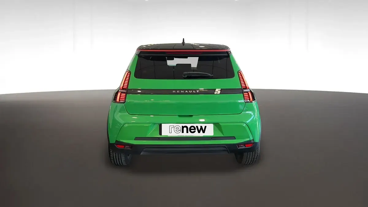 Usado Renault 5 E-Tech Techno 110 kW (150 CV) 2025 Verde pop con techo negro Berlina