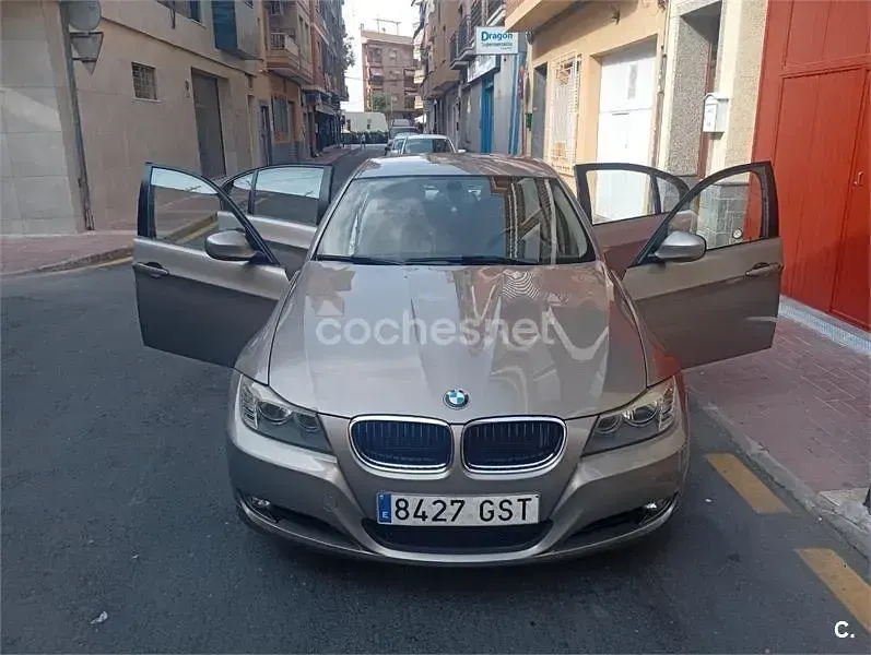 Usado BMW 318 143 CV (105 kW) 2010 Beige Berlina