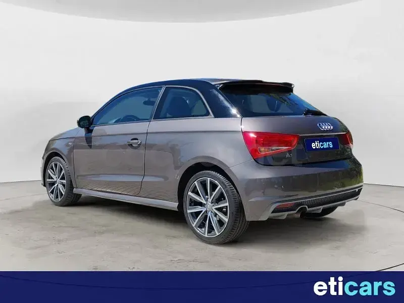 Usado Audi A1 Attraction 95 CV (69 kW) 2015 Marrón Utilitario