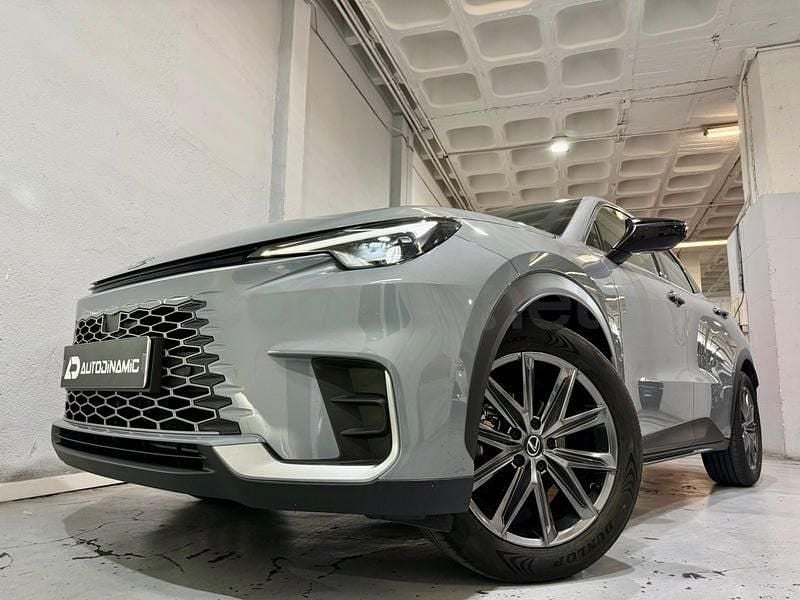 Usado Lexus LBX 136 CV (100 kW) 2024 Gris / plata SUV