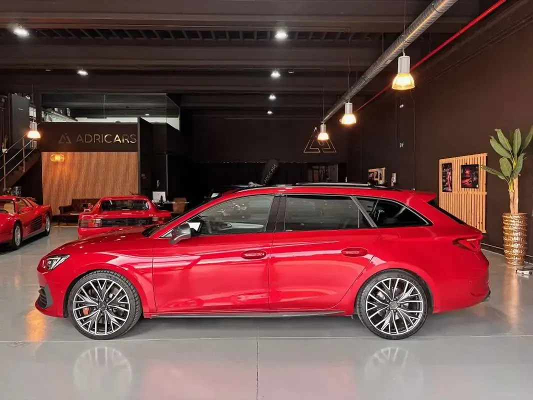 Usado Cupra Leon VZ 300 CV (220 kW) 2023 Rojo Familiar