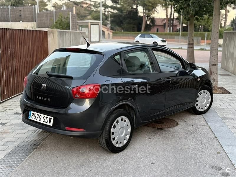 Usado Seat Ibiza Stylance 85 CV (62 kW) 2008 Gris / plata Berlina