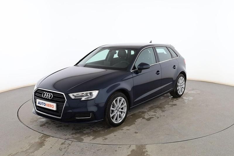 Usado Audi A3 Sportback Design 115 CV (84 kW) 2017 Azul Utilitario
