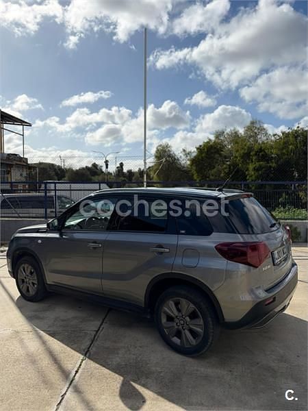 Usado Suzuki Vitara 129 CV (94 kW) 2022 Gris / plata SUV