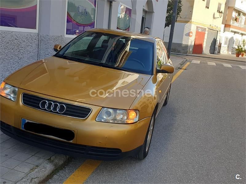 Usado Audi A3 Ambiente 110 CV (80 kW) 1999 Marrón Utilitario