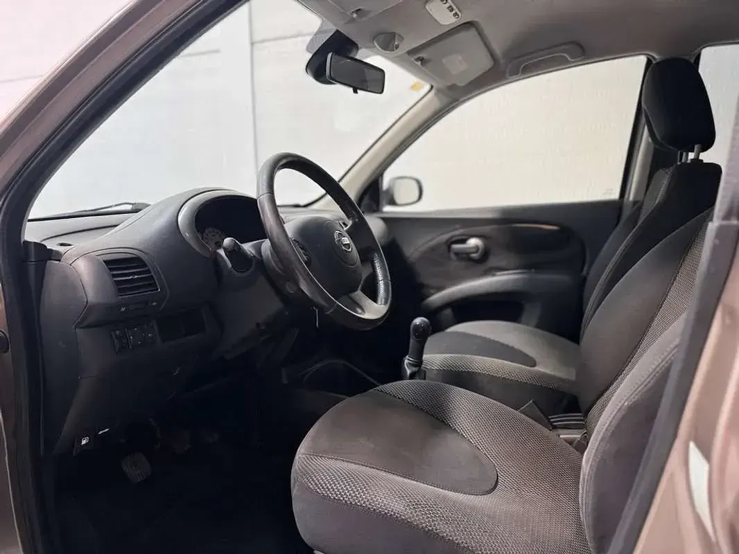Usado Nissan Micra Tekna 88 CV (64 kW) 2008 Marrón Utilitario