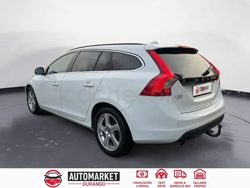 Usado Volvo V60 Momentum 163 CV (119 kW) 2012 Blanco Familiar
