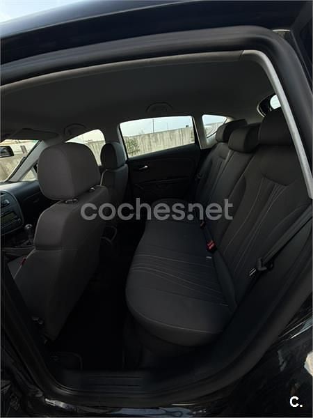 Käytetty Seat Leon Copa 90 HP (66 kW) 2012 Musta Sedan