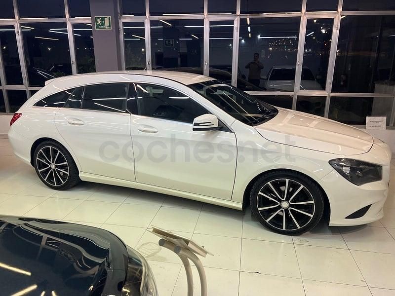 Usado Mercedes CLA200 Shooting Brake 136 CV (100 kW) 2016 Blanco Familiar