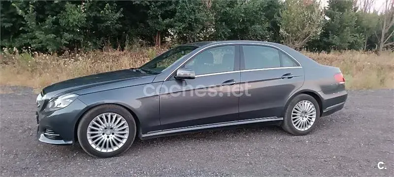 Usado Mercedes E220 Elegance 170 CV (125 kW) 2015 Gris / plata Berlina