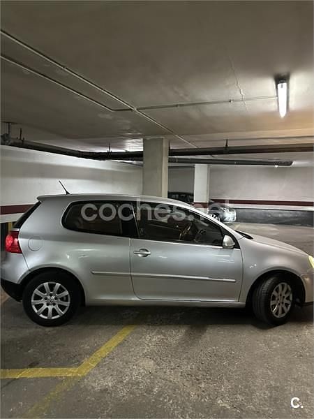 Usado VW Golf V Sportline 140 CV (102 kW) 2007 Gris / plata Berlina