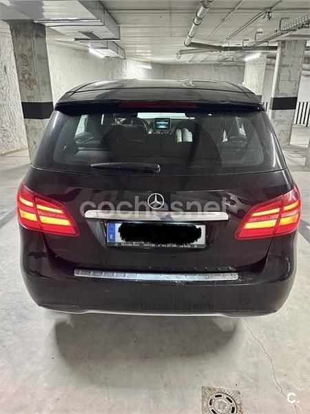 Usado Mercedes B180 Urban 109 CV (80 kW) 2016 Negro Monovolumen