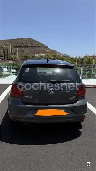 Usado VW Polo 90 CV (66 kW) 2017 Gris / plata Berlina