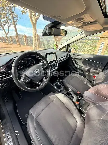Usado Ford Fiesta Vignale 100 CV (73 kW) 2018 Gris / plata Utilitario