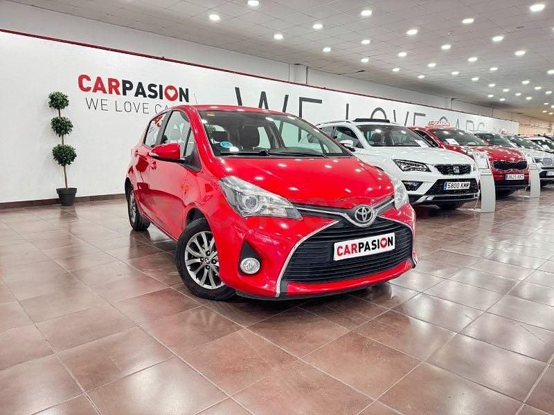 Usado Toyota Yaris Active 69 CV (50 kW) 2016 Rojo Berlina
