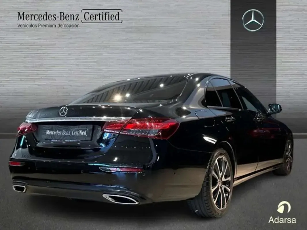 Usado Mercedes E200 160 CV (117 kW) 2021 Negro Berlina