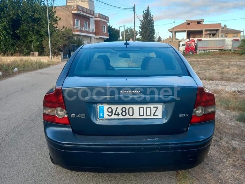 Usado Volvo S40 Momentum 136 CV (100 kW) 2004 Azul Berlina