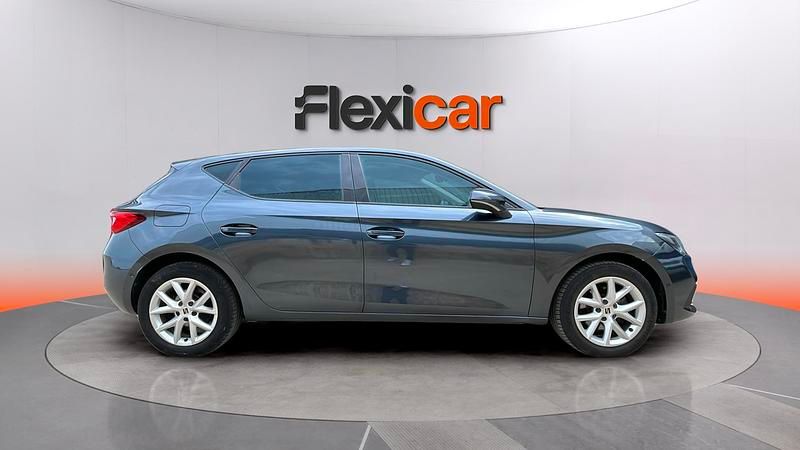 Używany Seat Leon Style 131 KM (96 kW) 2023 Szary Sedan/Limuzyna