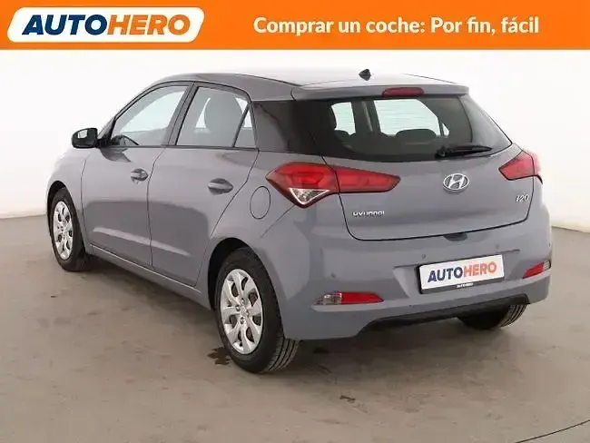 Usado Hyundai i20 100 CV (73 kW) 2015 Gris Berlina