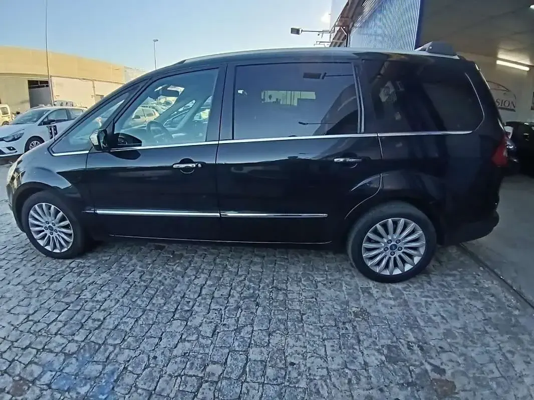 Usado Ford Galaxy Trend 140 CV (102 kW) 2010 Negro Monovolumen
