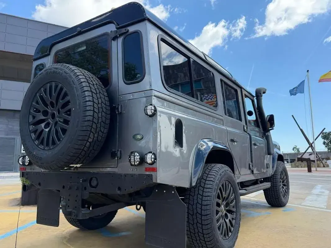 Usado Land Rover Defender 122 CV (89 kW) 2004 Gris Familiar