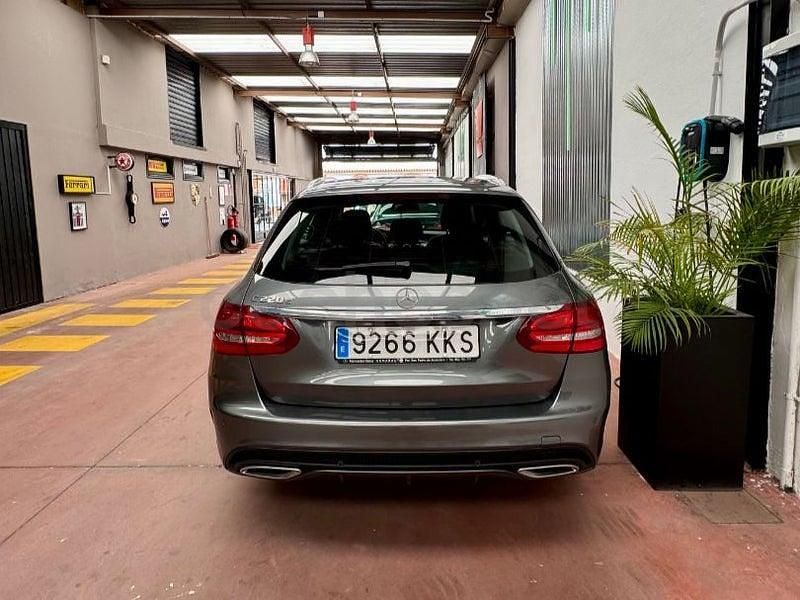 Usado Mercedes C220 194 HP (142 kW) 2018 Cinzento Carrinha