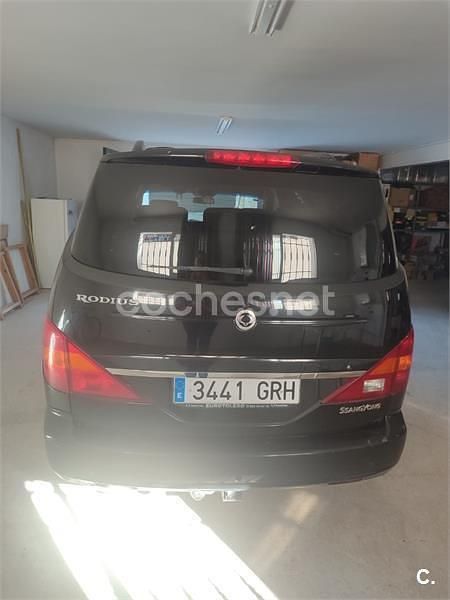 Usado Ssangyong (KGM) Rodius 165 CV (121 kW) 2009 Negro Monovolumen