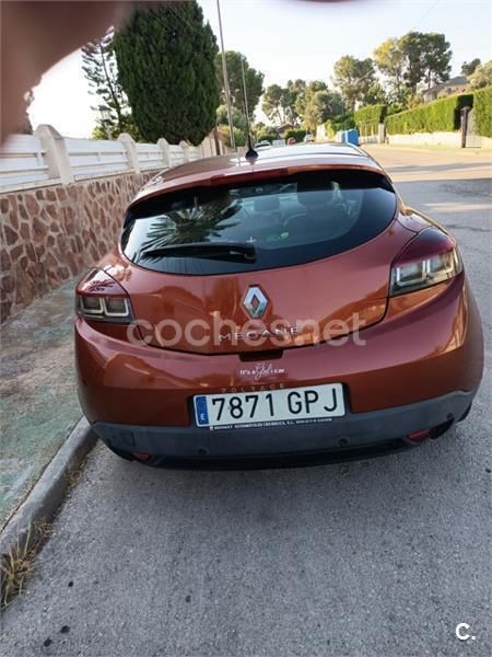 Granate Usado 2009 Renault Mégane III Dynamique Berlina | 4400 € (Precio justo) - Imagen 1/4