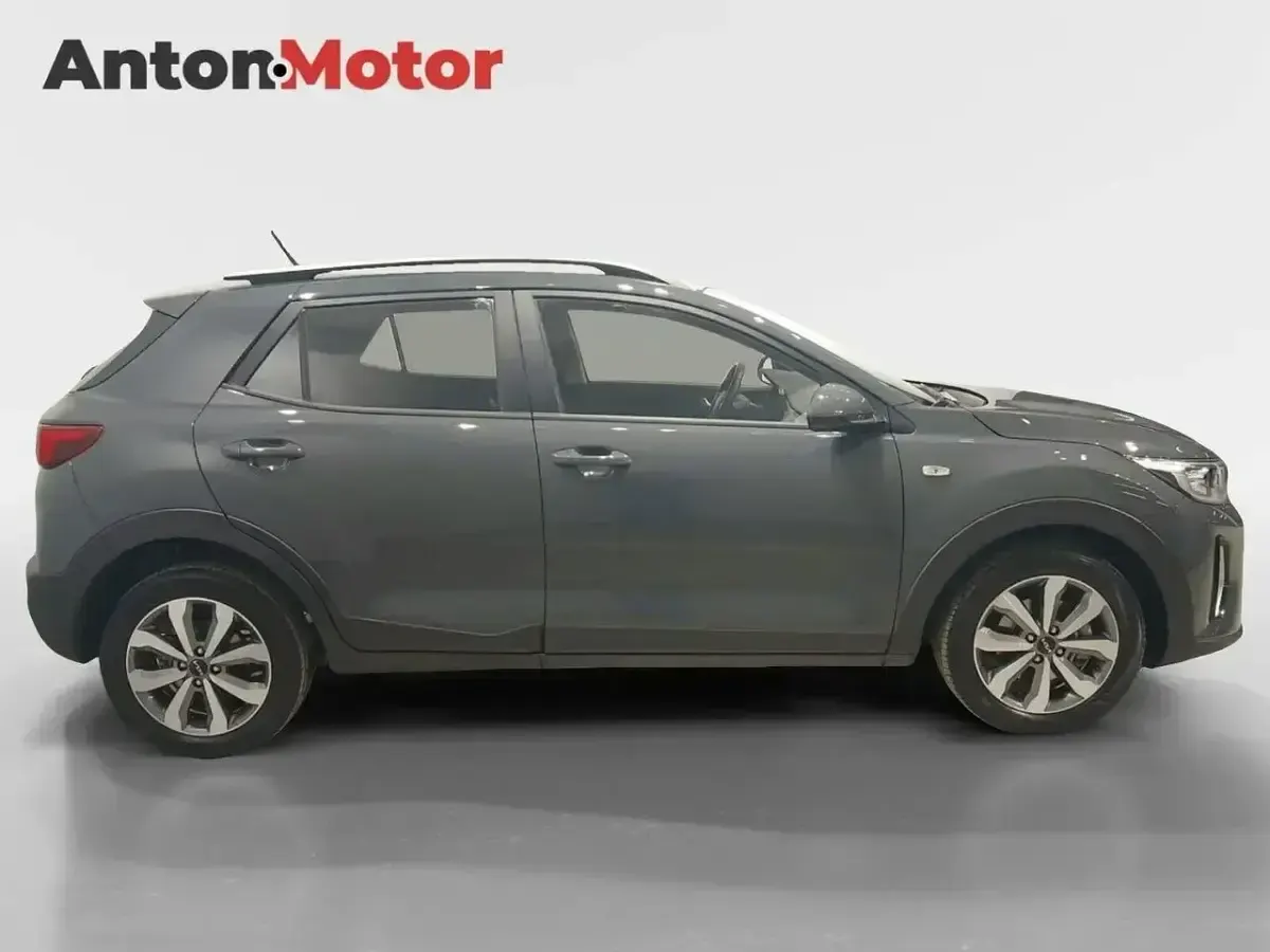 Usado Kia Stonic 84 CV (61 kW) 2023 Gris SUV