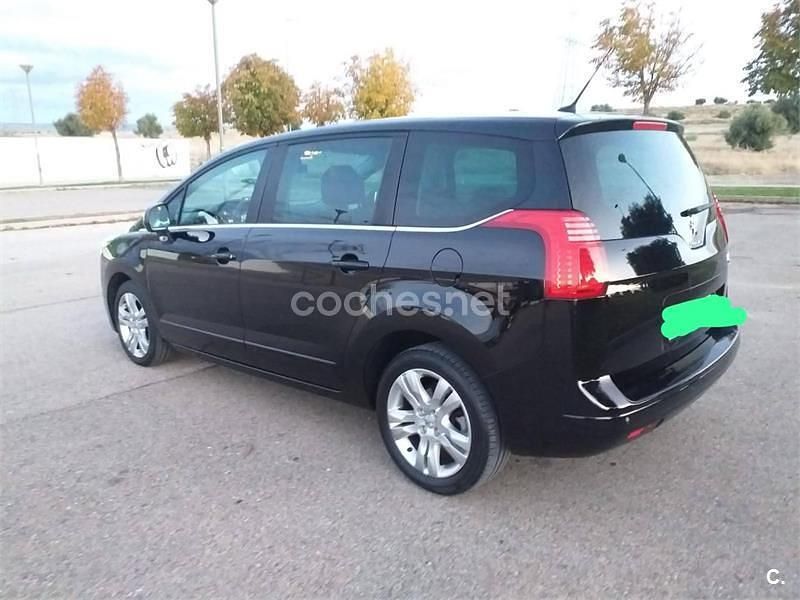 Usado Peugeot 5008 Active 115 CV (84 kW) 2014 Negro Monovolumen