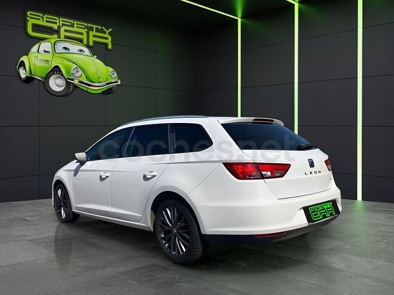 Usado Seat Leon Style 150 CV (110 kW) 2016 Blanco Familiar