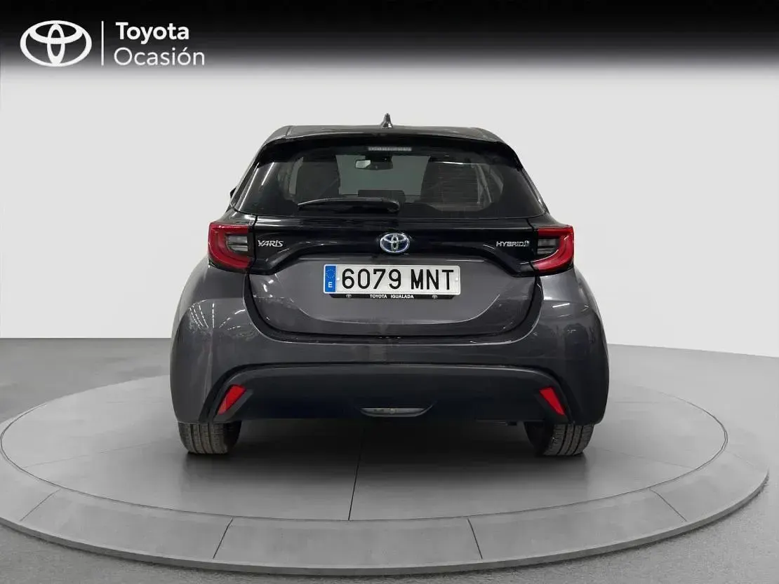 Usado Toyota Yaris Hybrid Active 116 CV (85 kW) 2024 Gris grafito Berlina