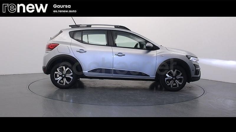 Usado Dacia Sandero Comfort 91 CV (66 kW) 2021 Gris / plata Berlina