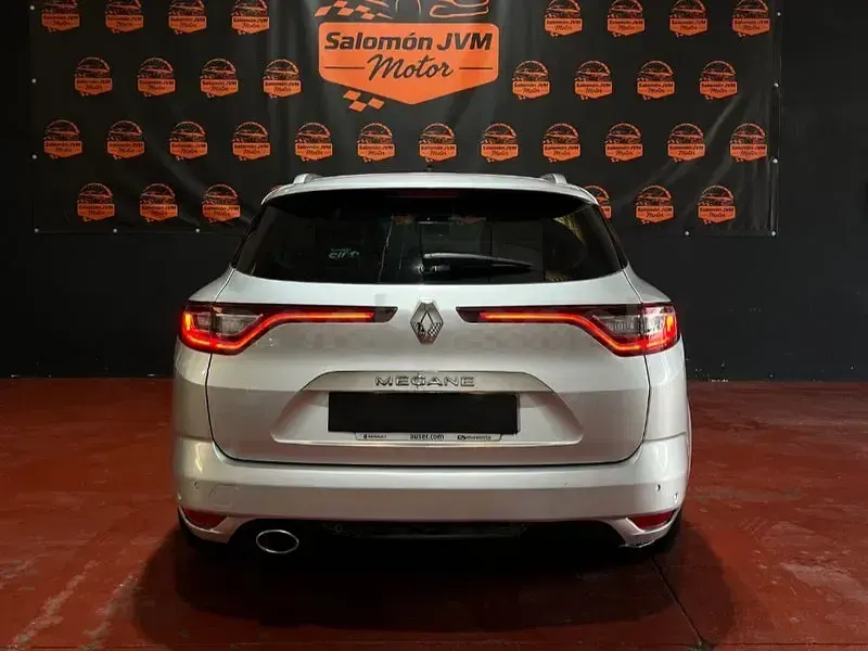 Usado Renault Mégane GrandTour Bose Edition 140 CV (102 kW) 2019 Gris / plata Familiar