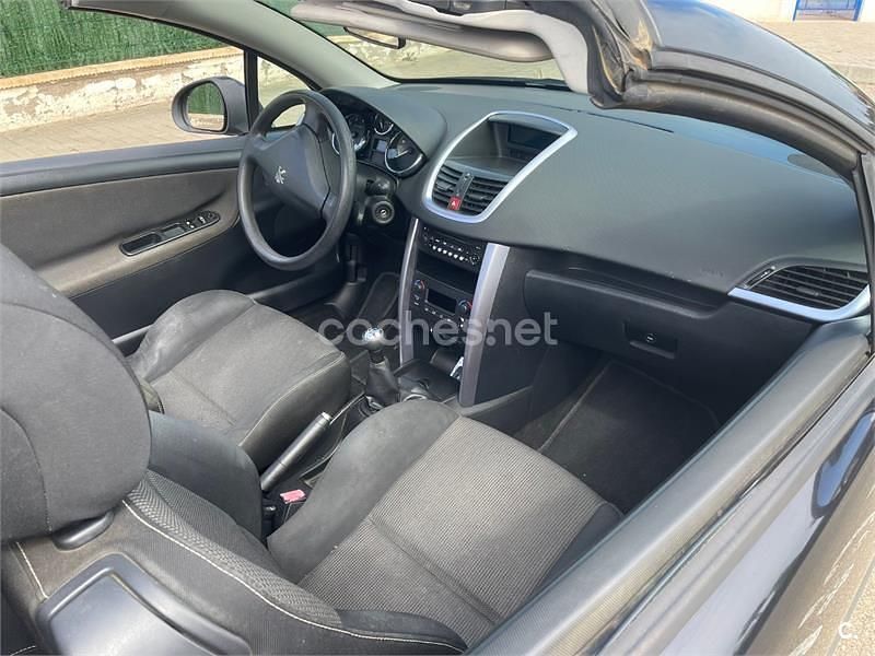 Usado Peugeot 207 CC 120 CV (88 kW) 2007 Negro Descapotable