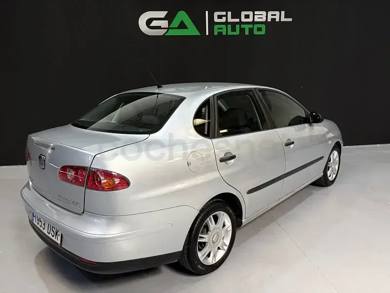 Usado Seat Cordoba Stylance 100 CV (73 kW) 2006 Gris / plata Berlina