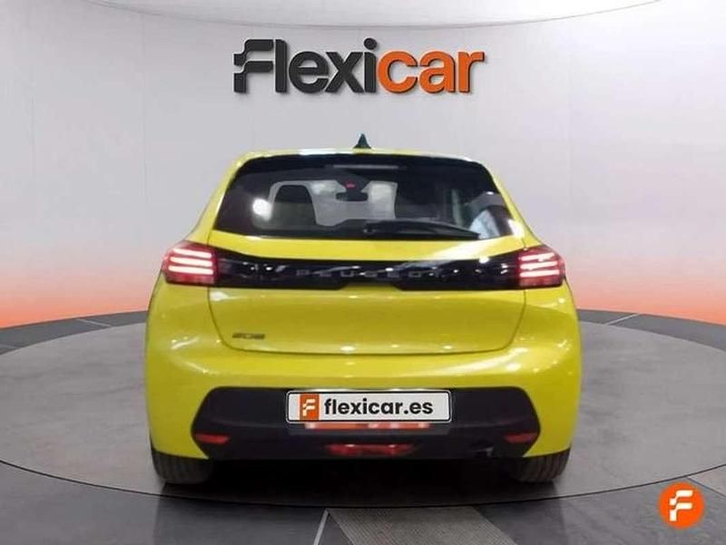 Usado Peugeot 208 Allure 102 CV (75 kW) 2024 Amarillo Utilitario