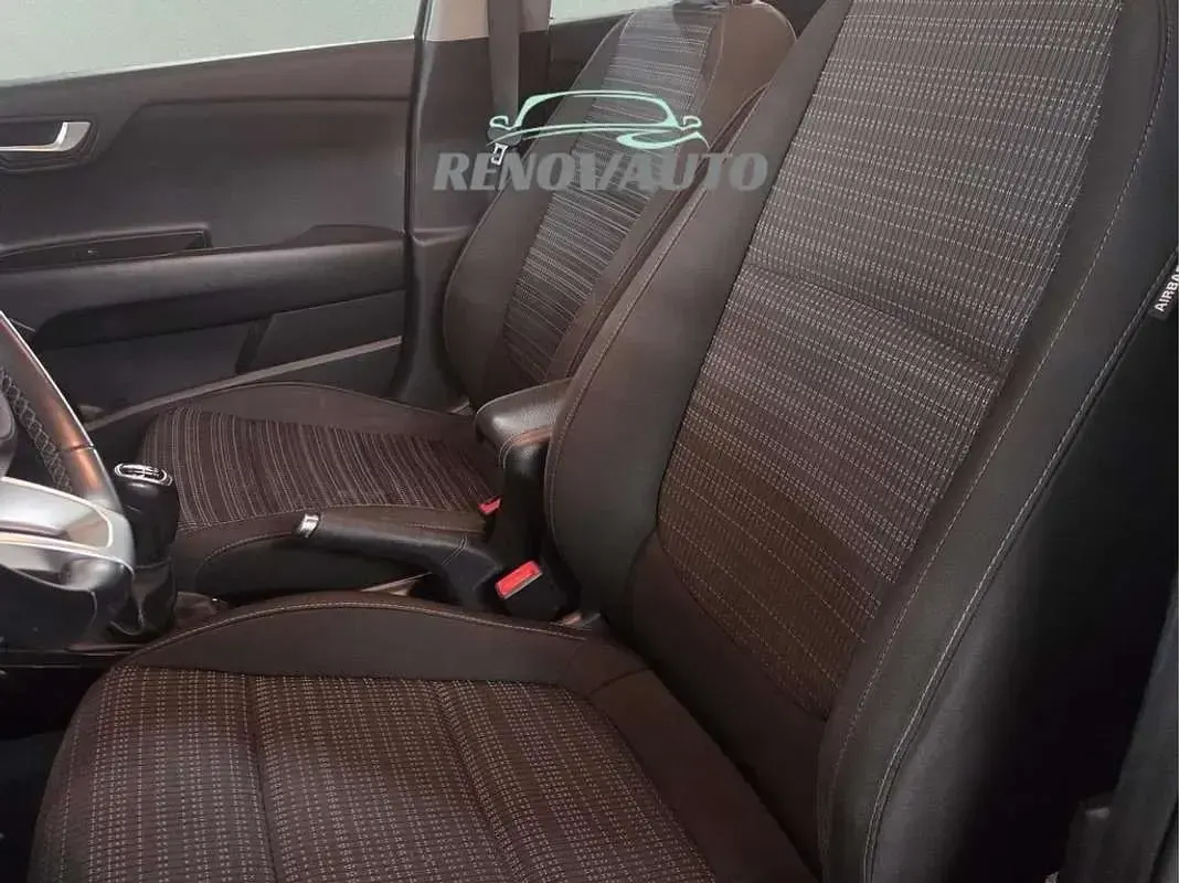 Usado Kia Stonic 99 CV (72 kW) 2021 Negro SUV