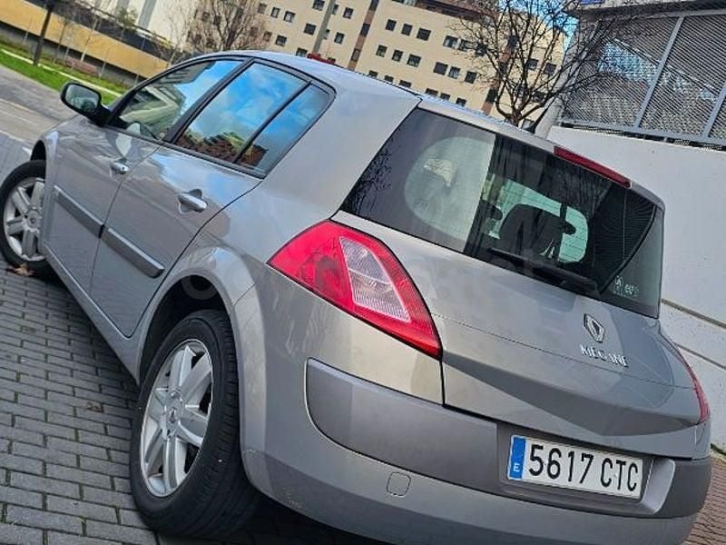 Usado Renault Mégane II Authentique 115 CV (84 kW) 2004 Gris / plata Berlina